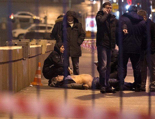 Corpo de Nemtsov pouco depois do crime. Crédito: Associated Press